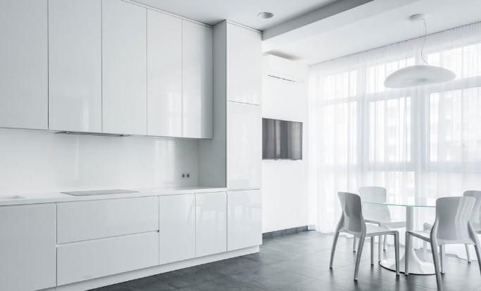 diseño de cocina minimalista blanca